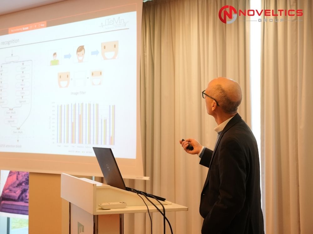 Keynote speaker Knut Moeller presenting at autism research conference Noveltics